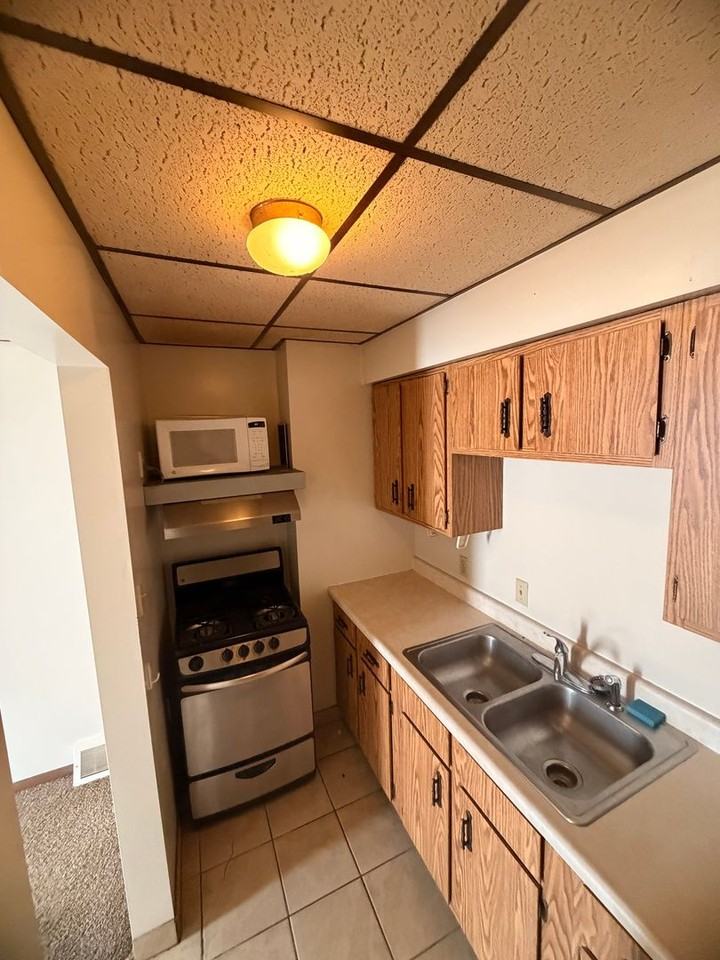 203 Wood St - Photo 5 of 9