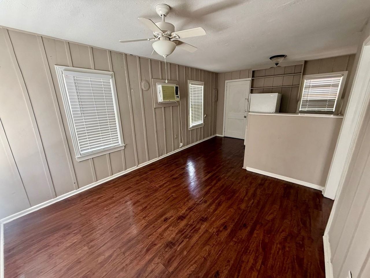 5687 Akra Ave - Photo 2 of 10