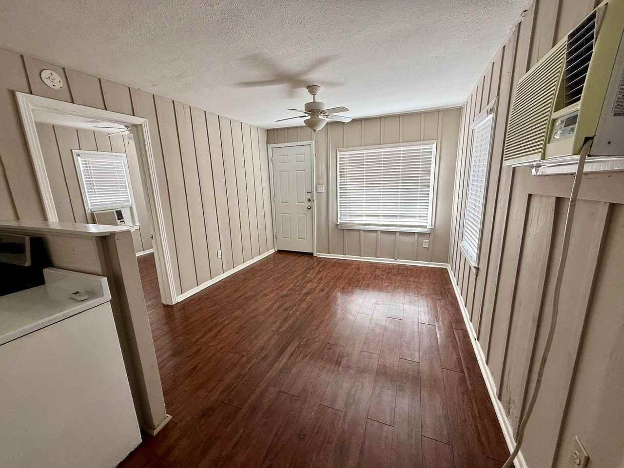 5687 Akra Ave - Photo 4 of 10