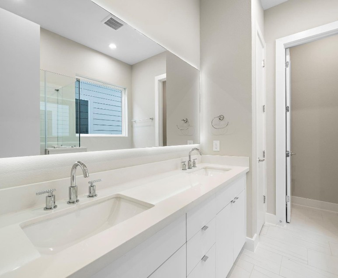 8318 Curry Rd - Photo 6 of 11