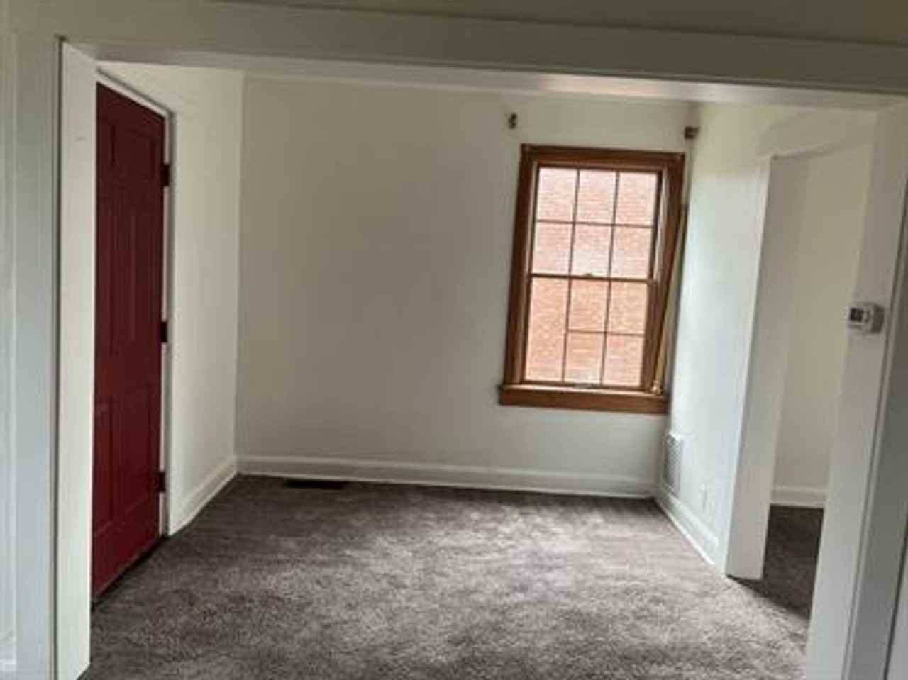 832 Vankirk St - Photo 4 of 6
