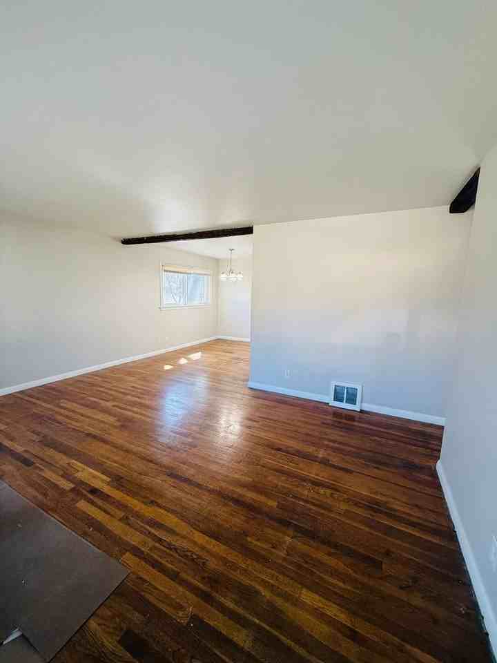 936 Highmont Dr - Photo 4 of 26