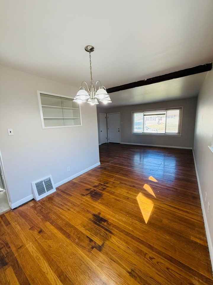 936 Highmont Dr - Photo 6 of 26