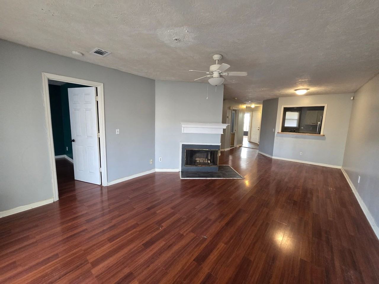 950 Stewarts Creek Dr - Photo 2 of 16