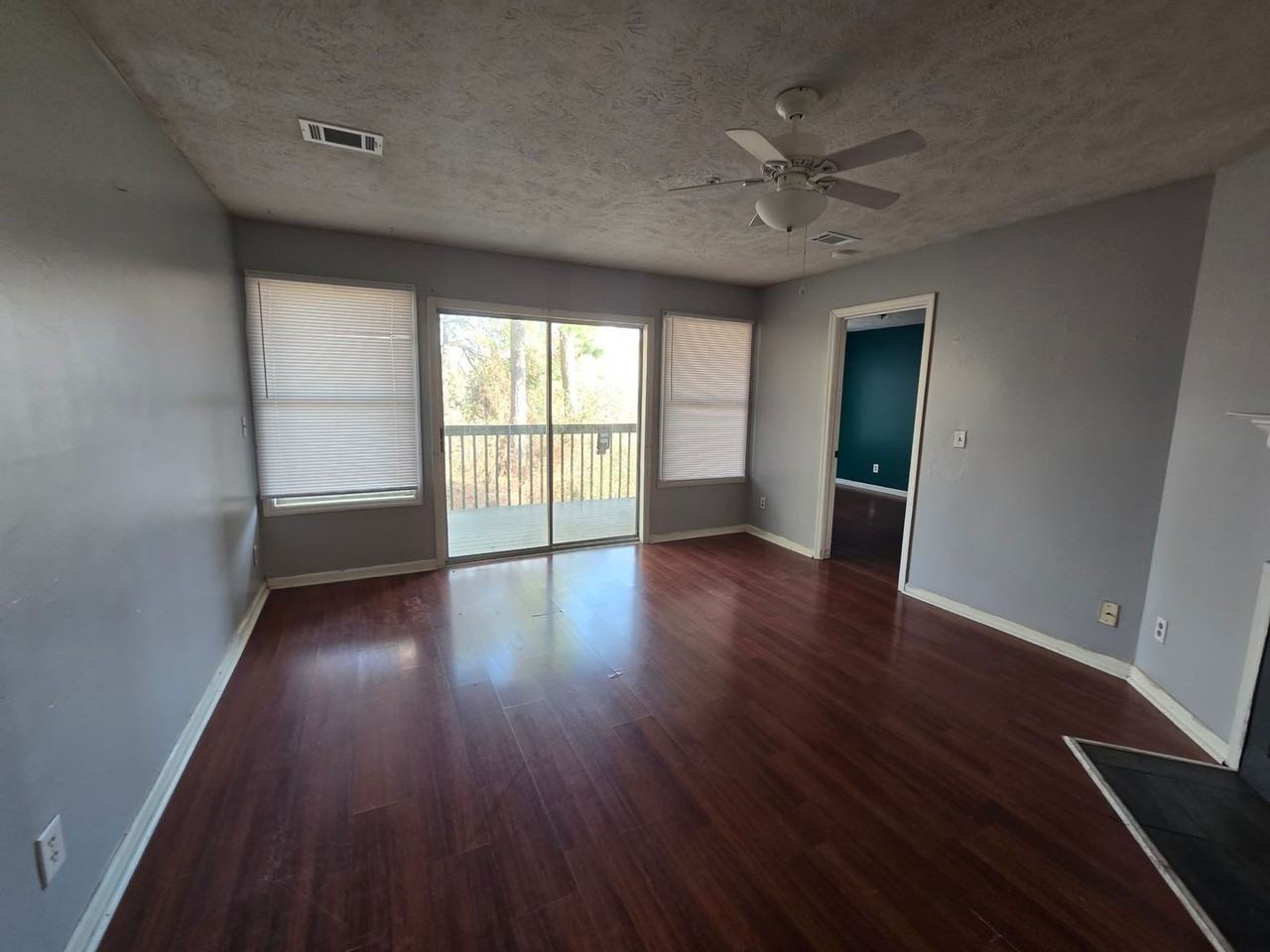 950 Stewarts Creek Dr - Photo 3 of 16