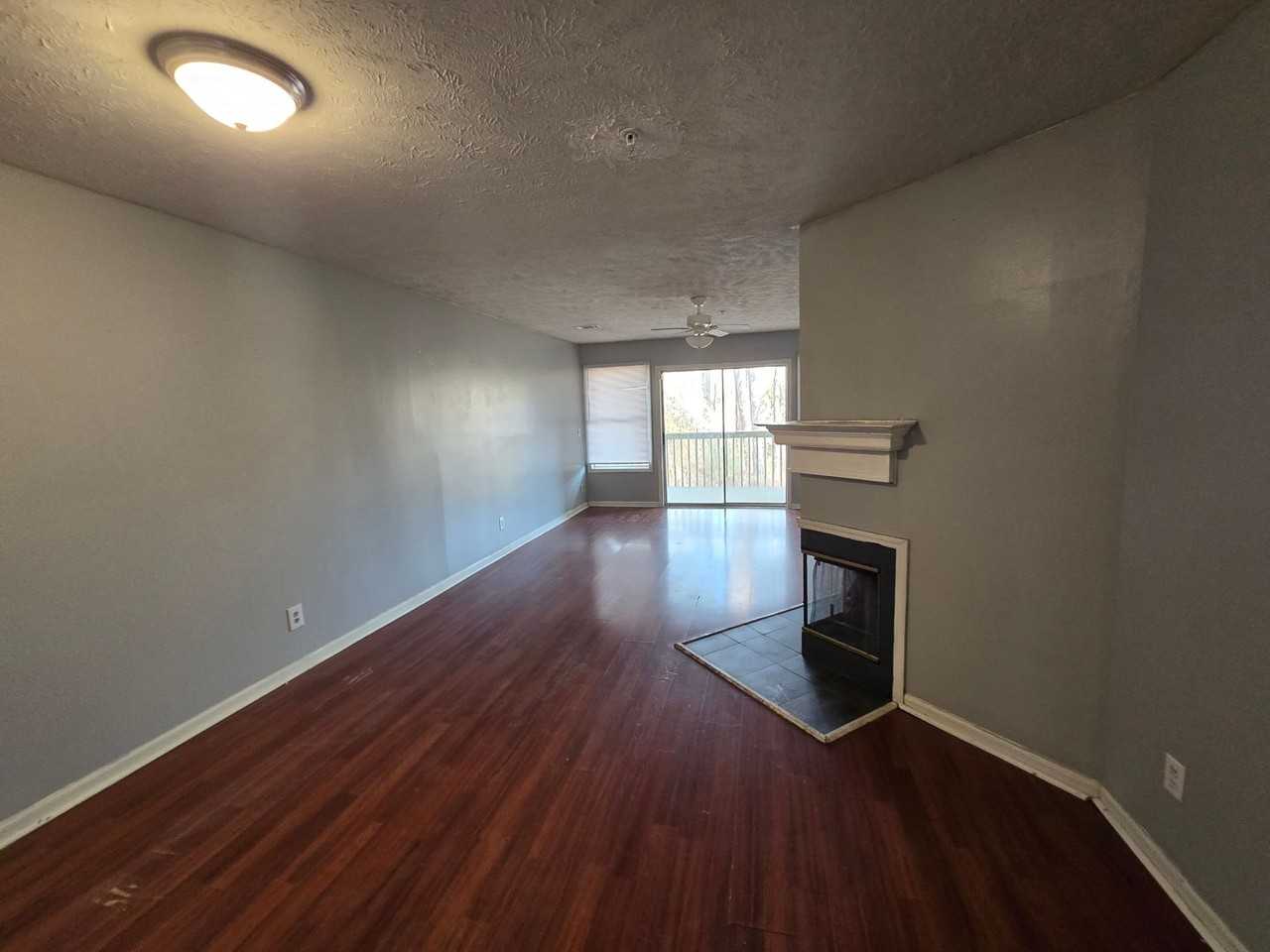 950 Stewarts Creek Dr - Photo 4 of 16