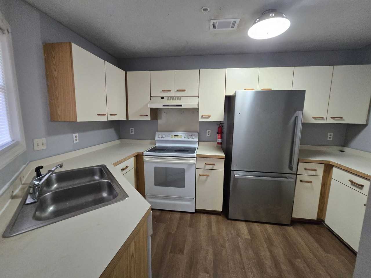 950 Stewarts Creek Dr - Photo 5 of 16