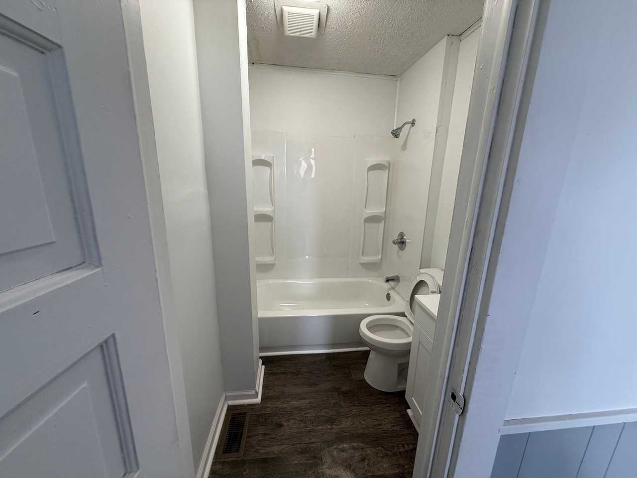 402 Eastern Ave - Photo 7 of 11