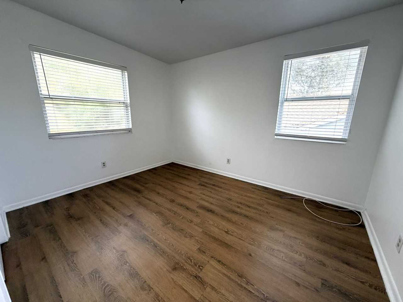 2977 Collier Avenue - Photo 5 of 8