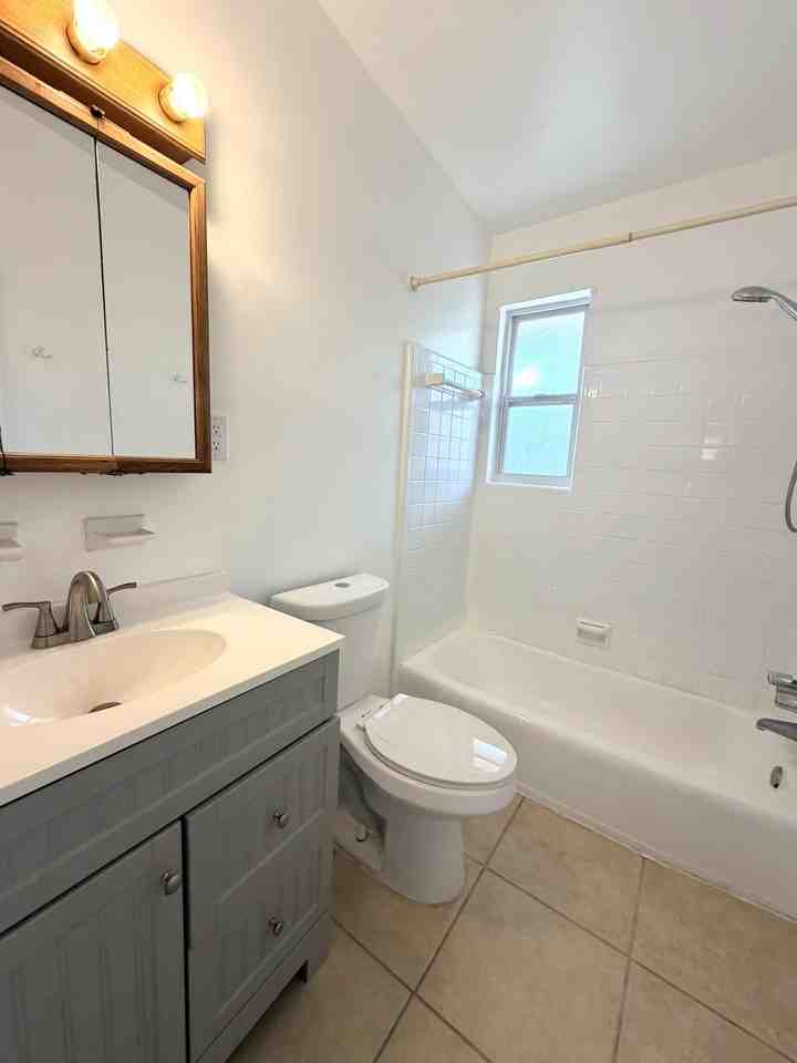 2977 Collier Avenue - Photo 6 of 8