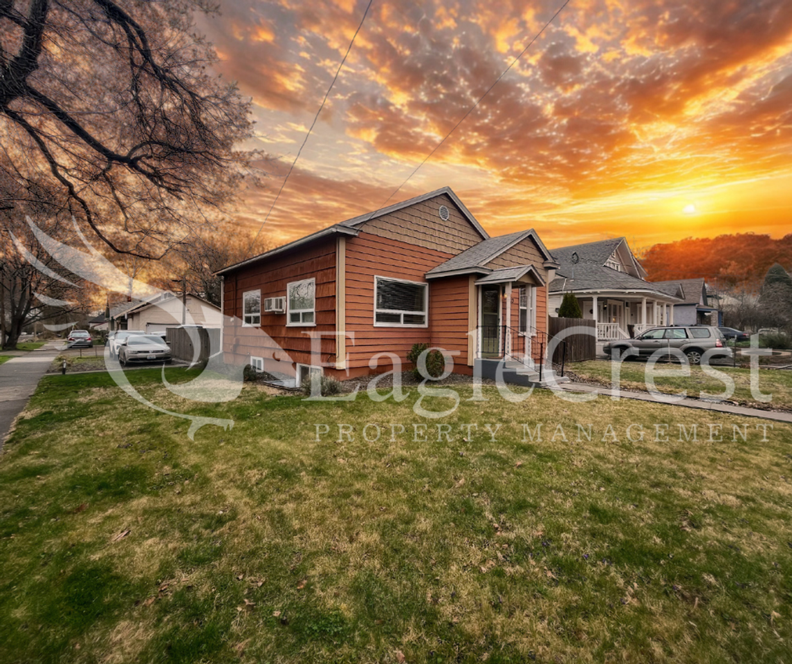 303 E Sumach St - Photo 3 of 33