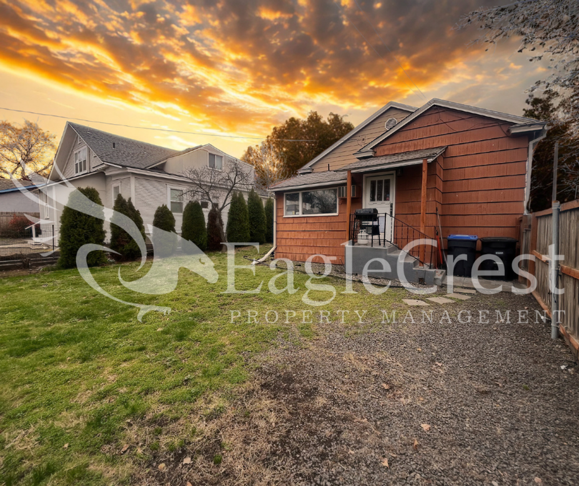 303 E Sumach St - Photo 6 of 33