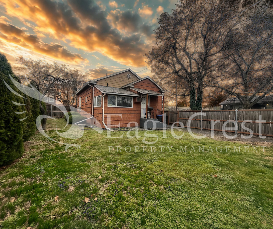 303 E Sumach St - Photo 7 of 33