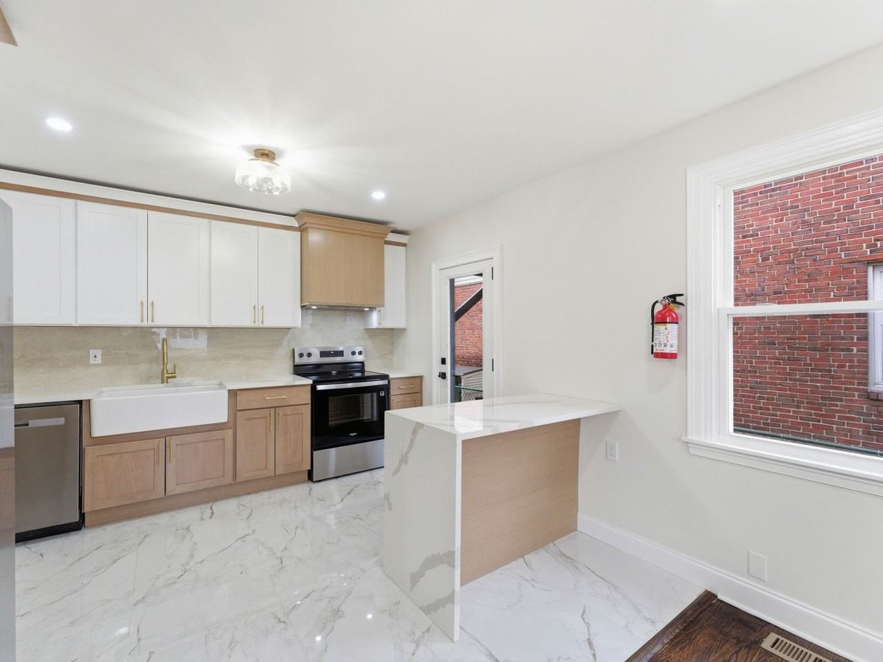 4239 Terrace Ave - Photo 6 of 30