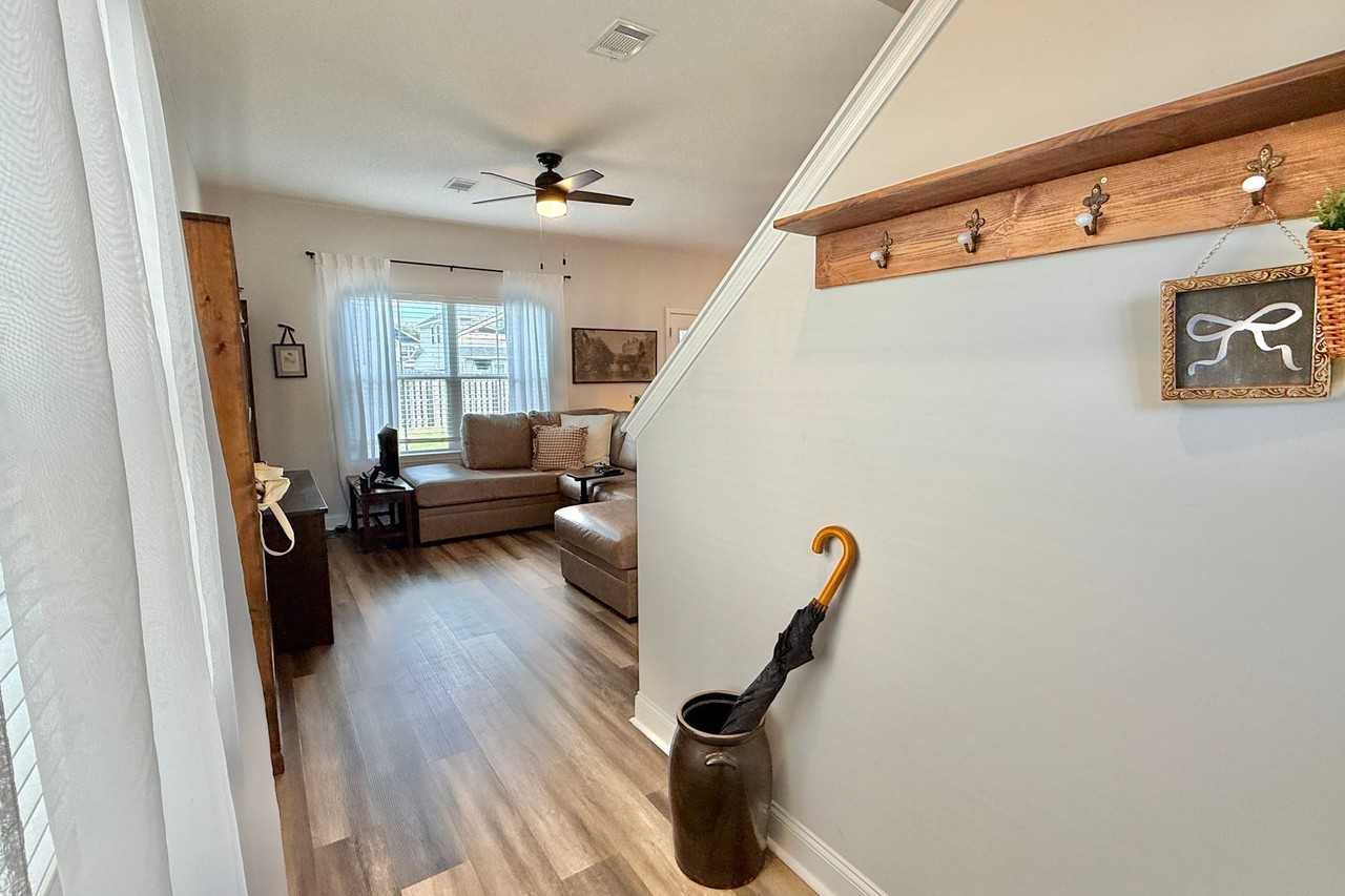 1068 Grayson Ave - Photo 2 of 39