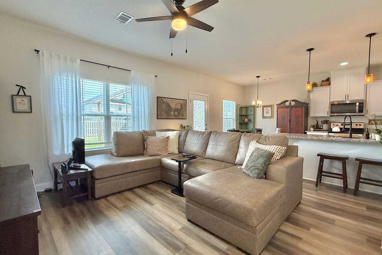 1068 Grayson Ave - Photo 4 of 39