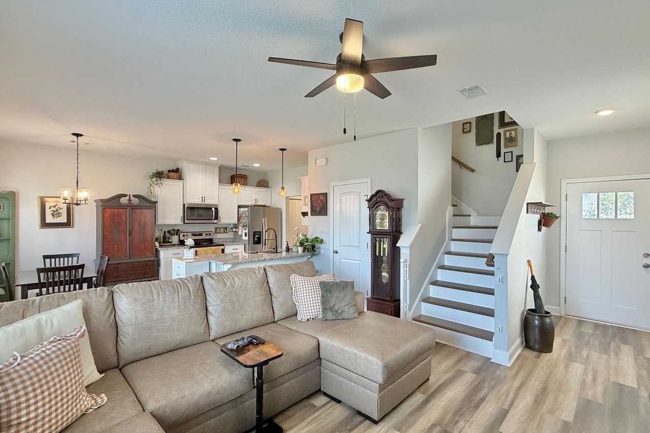 1068 Grayson Ave - Photo 5 of 39