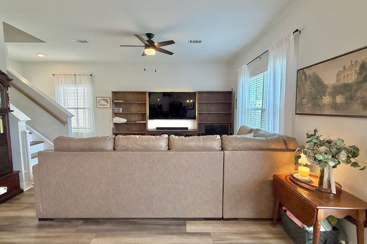 1068 Grayson Ave - Photo 7 of 39