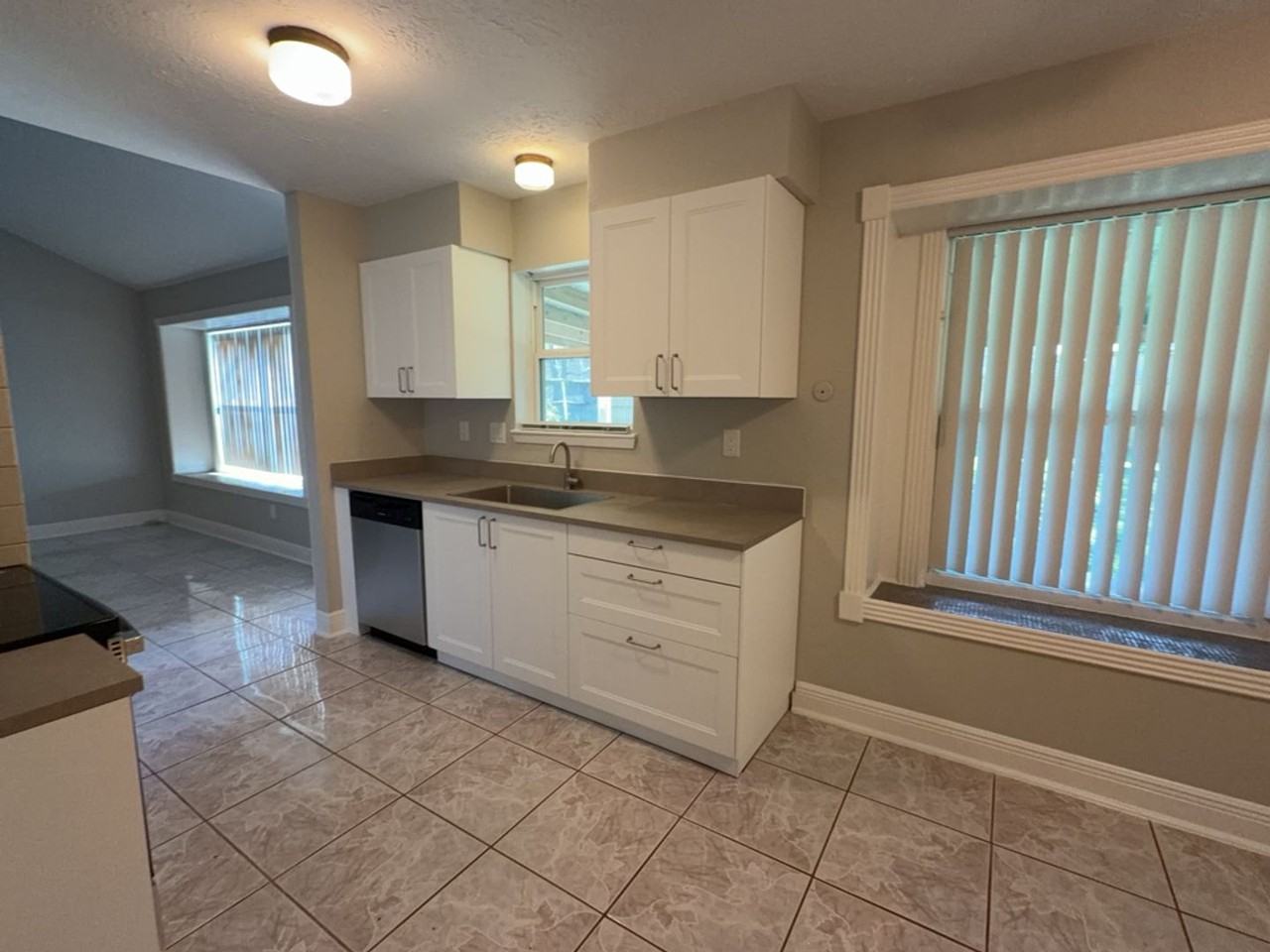 9915 Parkvale Dr - Photo 3 of 23