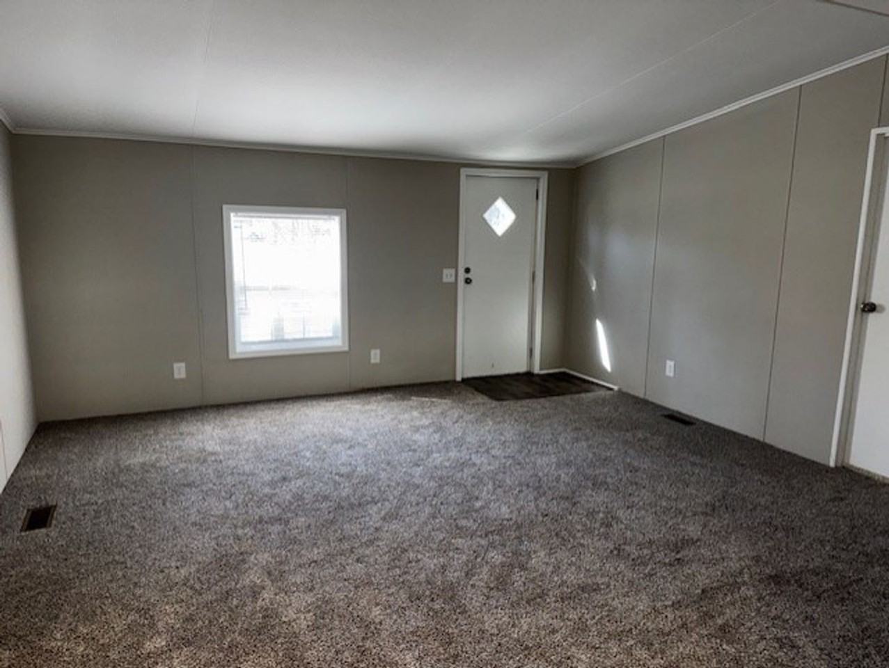 213 Walker Dr - Photo 4 of 20