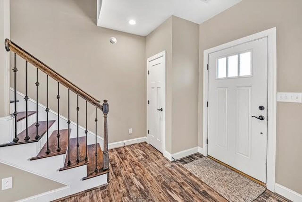 318 Meridian St - Photo 4 of 7