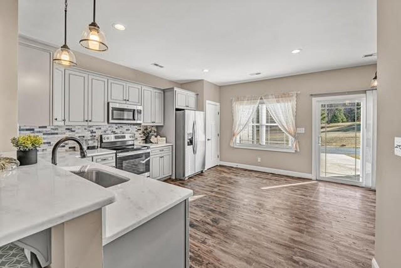 318 Meridian St - Photo 5 of 7