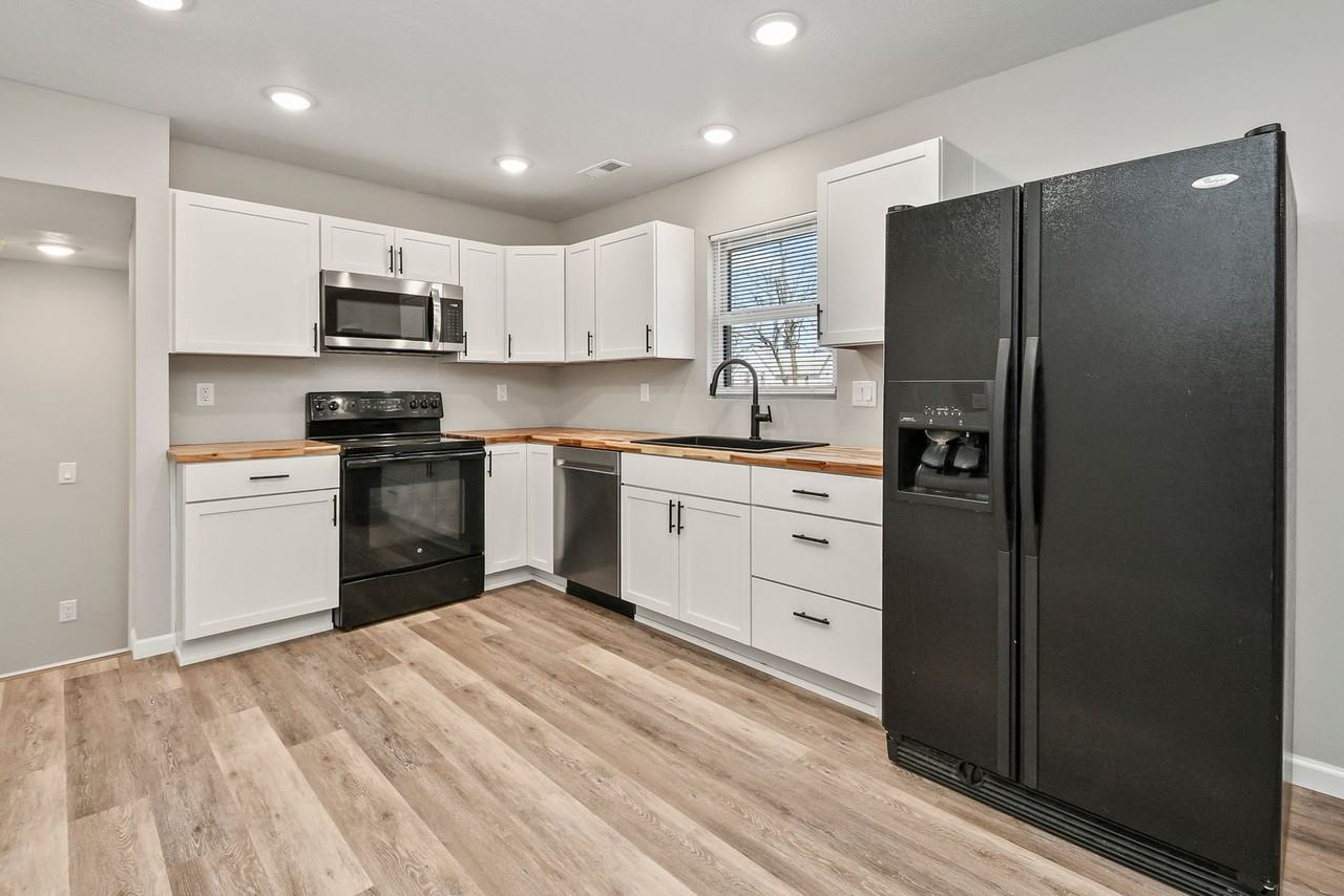 932 W Florida St - Photo 4 of 15