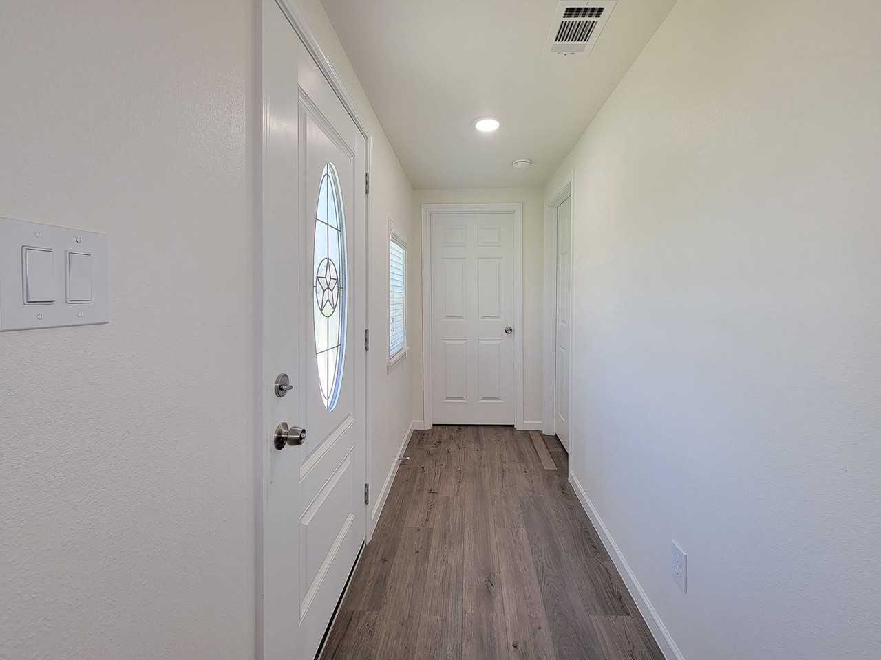 413 S Market St - Photo 3 of 35