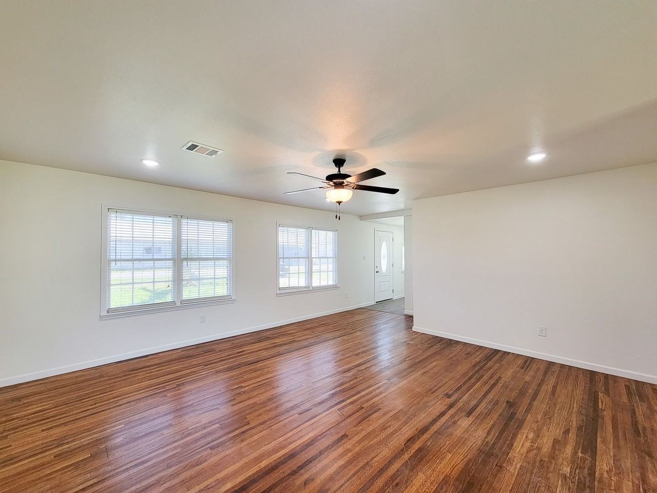 413 S Market St - Photo 6 of 35