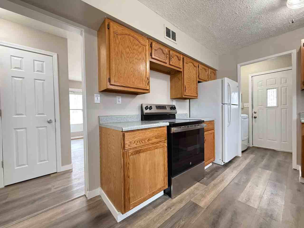 3102 Wakeman Dr - Photo 3 of 13