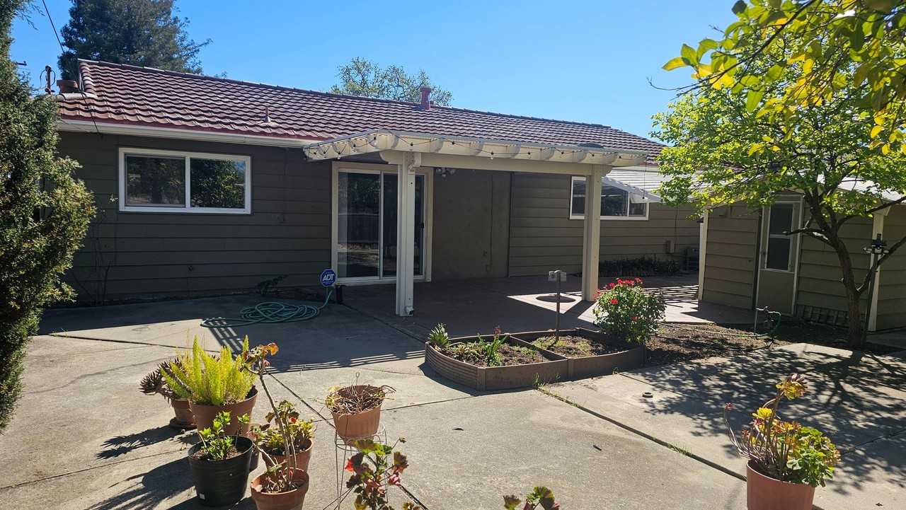 154 Mckinley Cir - Photo 3 of 35