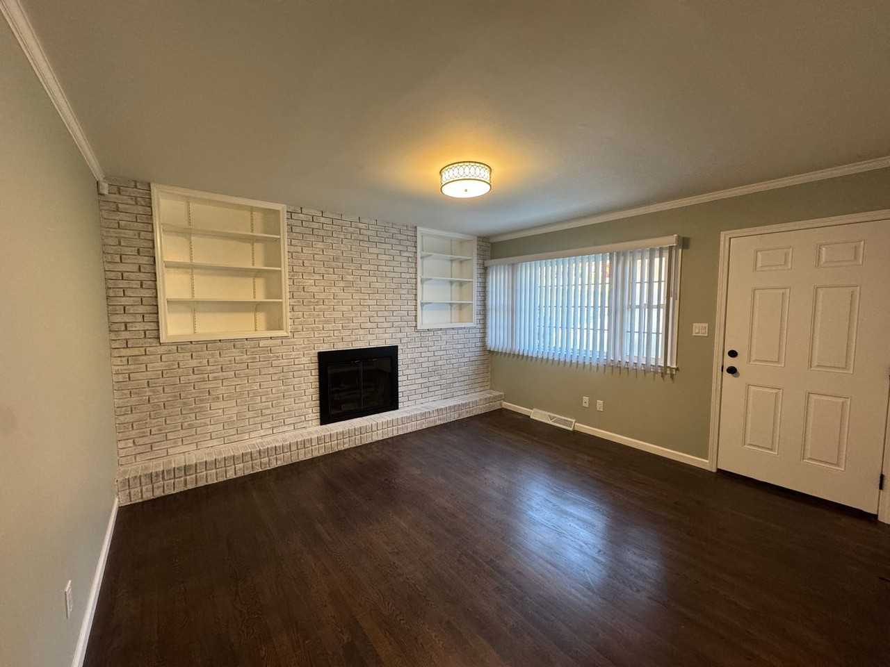 2359 Maplewood Dr - Photo 3 of 20