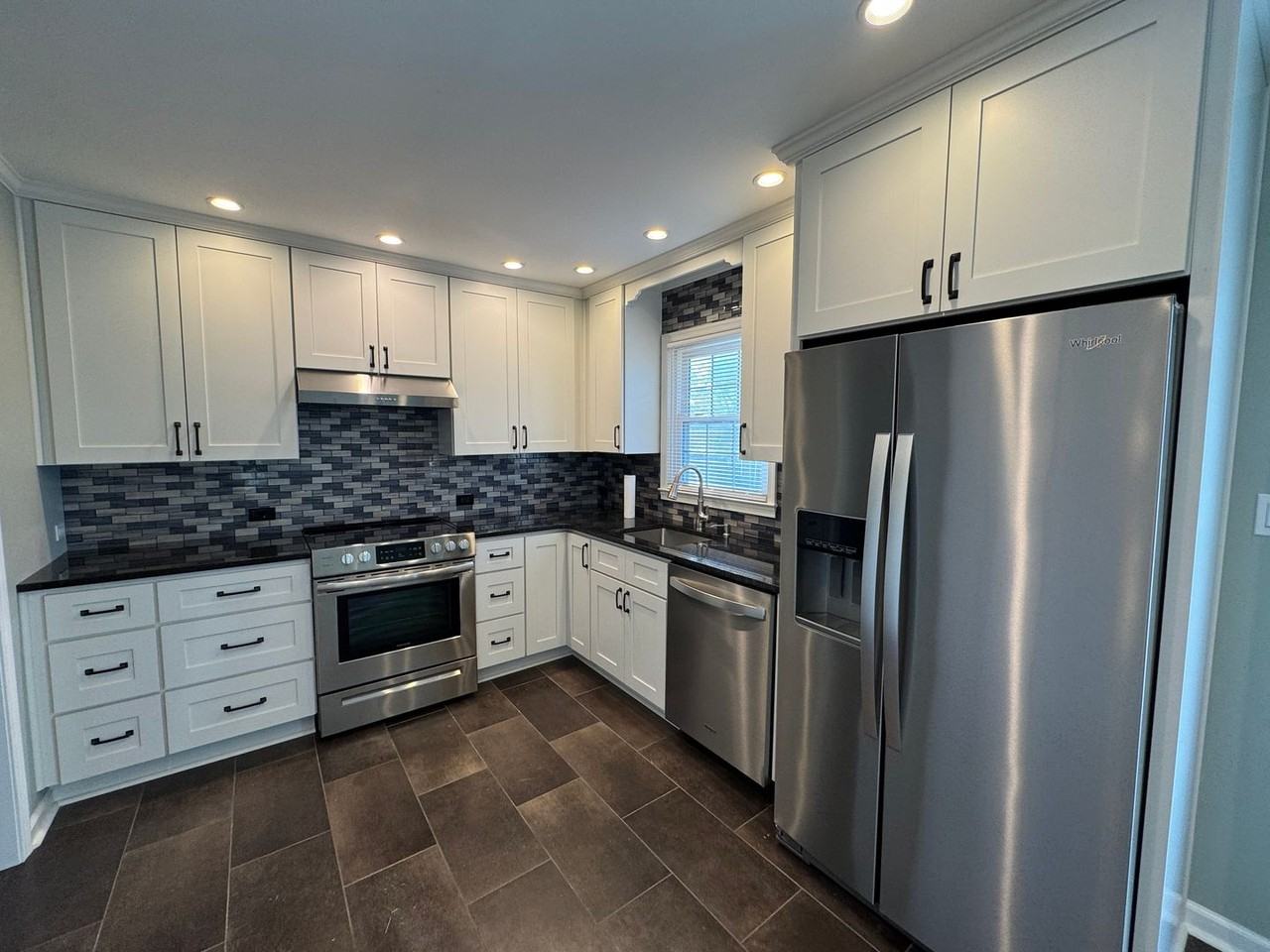 2359 Maplewood Dr - Photo 5 of 20