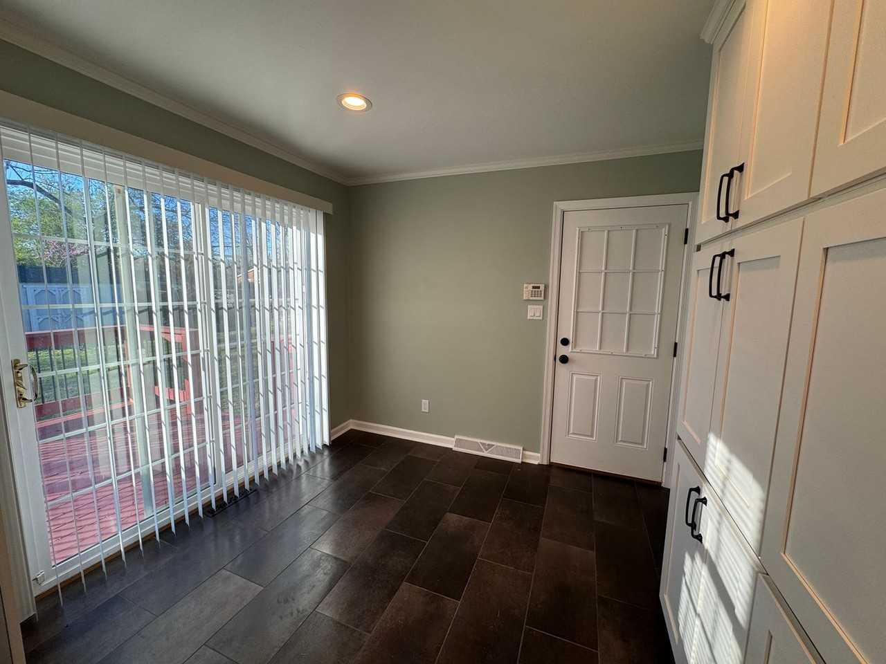 2359 Maplewood Dr - Photo 6 of 20