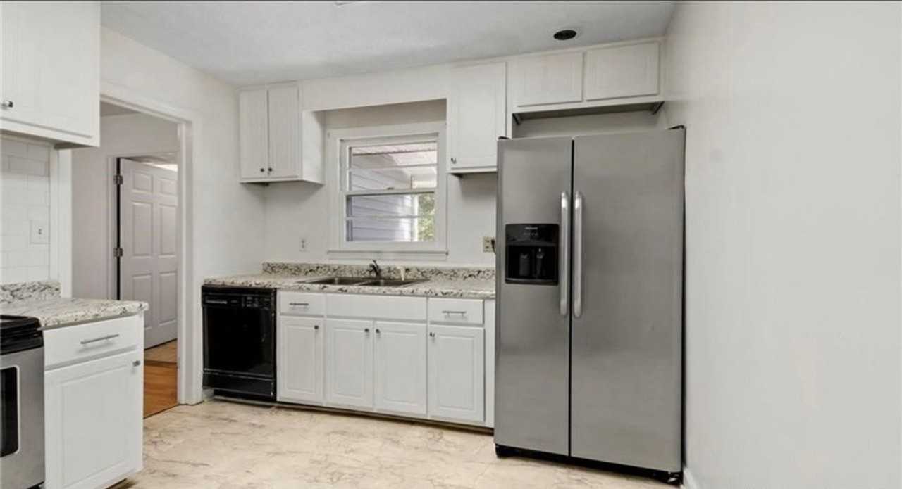 1820 Mcgougan Rd - Photo 7 of 39