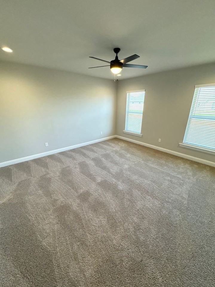 747 747 Crewe Lane - Photo 4 of 14