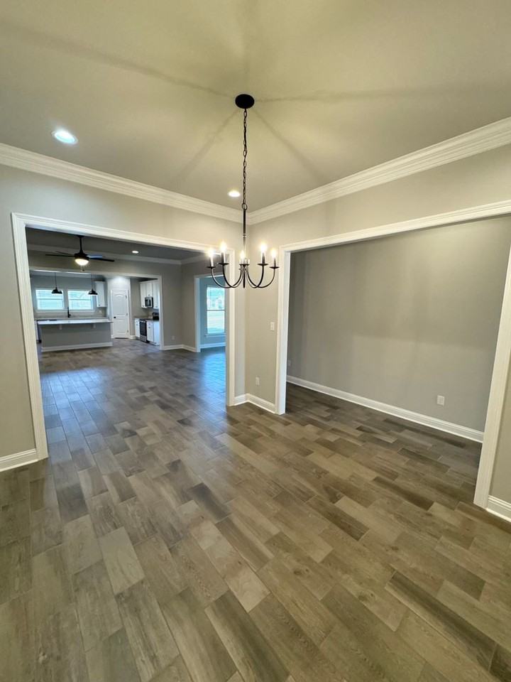 747 747 Crewe Lane - Photo 6 of 14