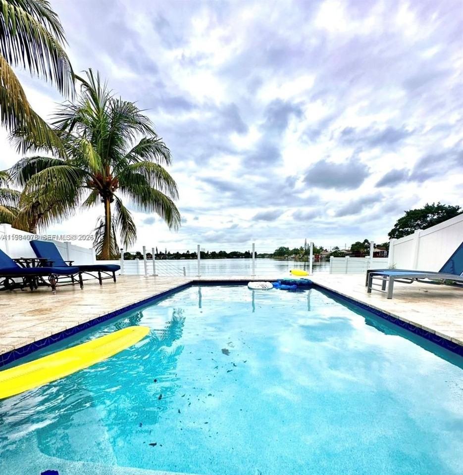 2431 Sw 58th Mnr #2 - Photo 2 of 16