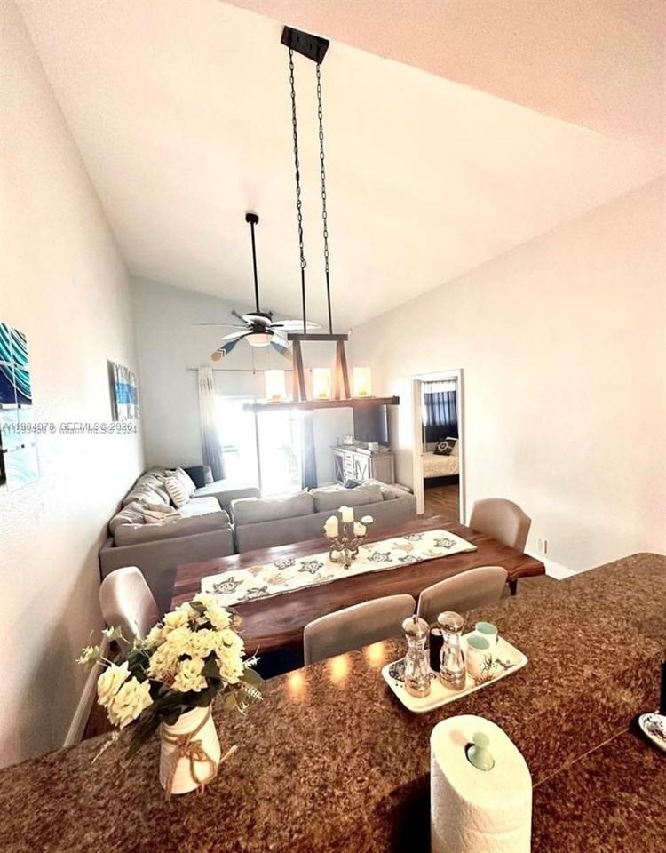 2431 Sw 58th Mnr #2 - Photo 4 of 16