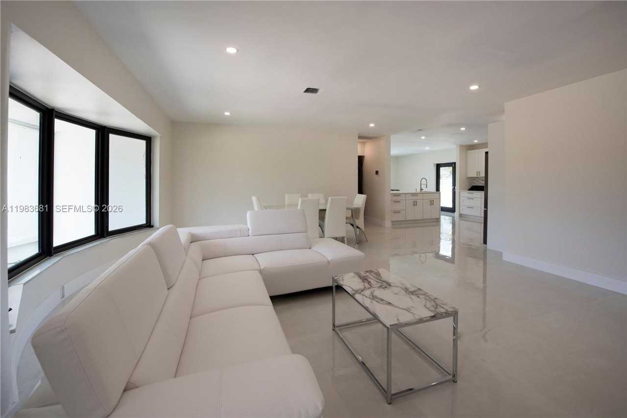 4700 Mckinley St - Photo 5 of 18