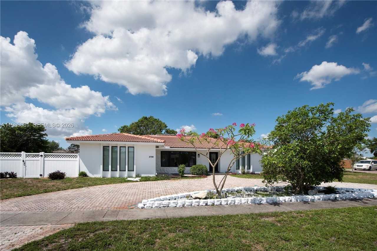 4700 Mckinley St - Photo 7 of 18