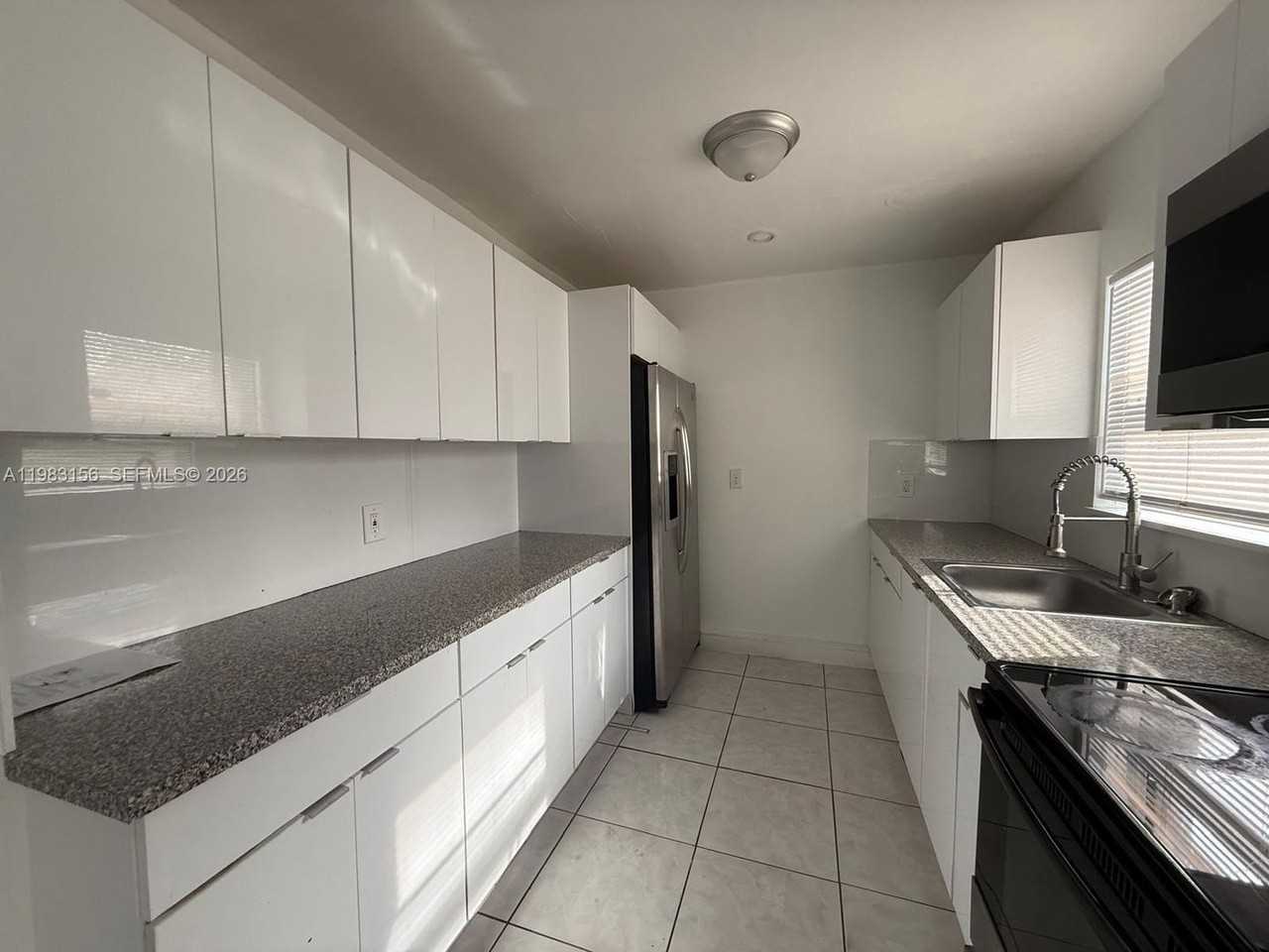 1513 Nw 15th Ave - Photo 2 of 13
