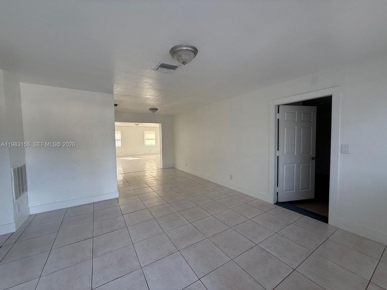 1513 Nw 15th Ave - Photo 4 of 13