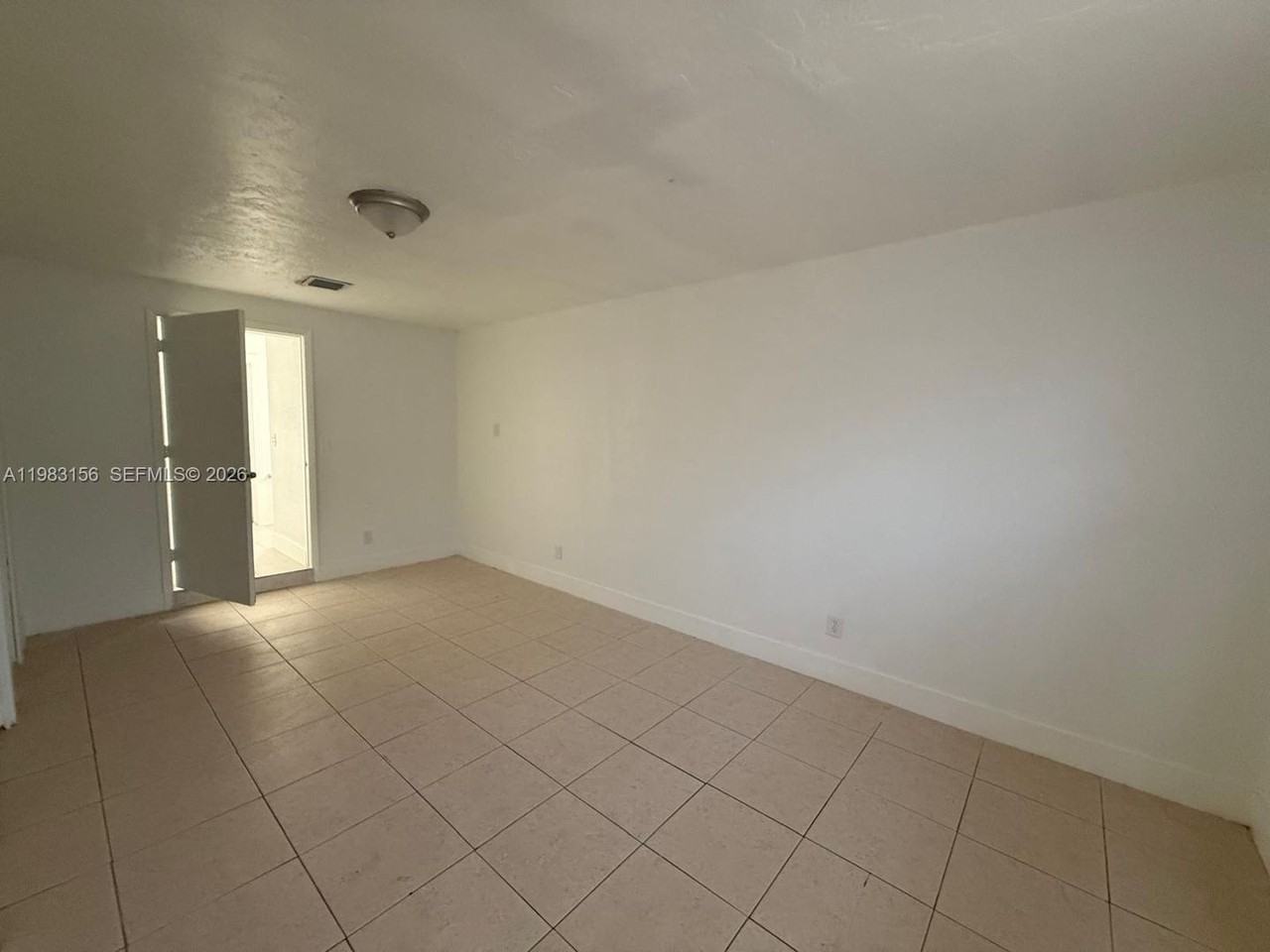 1513 Nw 15th Ave - Photo 5 of 13