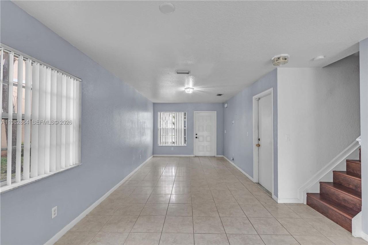 2400 Sw 87th Way - Photo 5 of 20