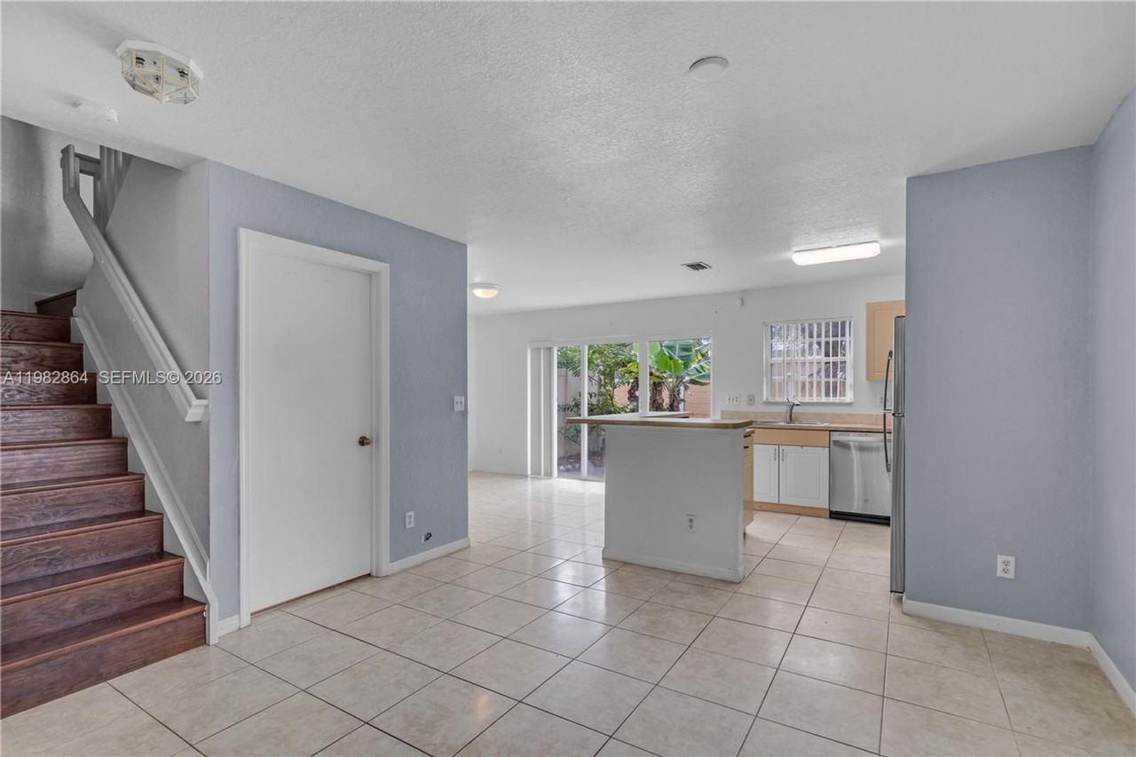 2400 Sw 87th Way - Photo 6 of 20