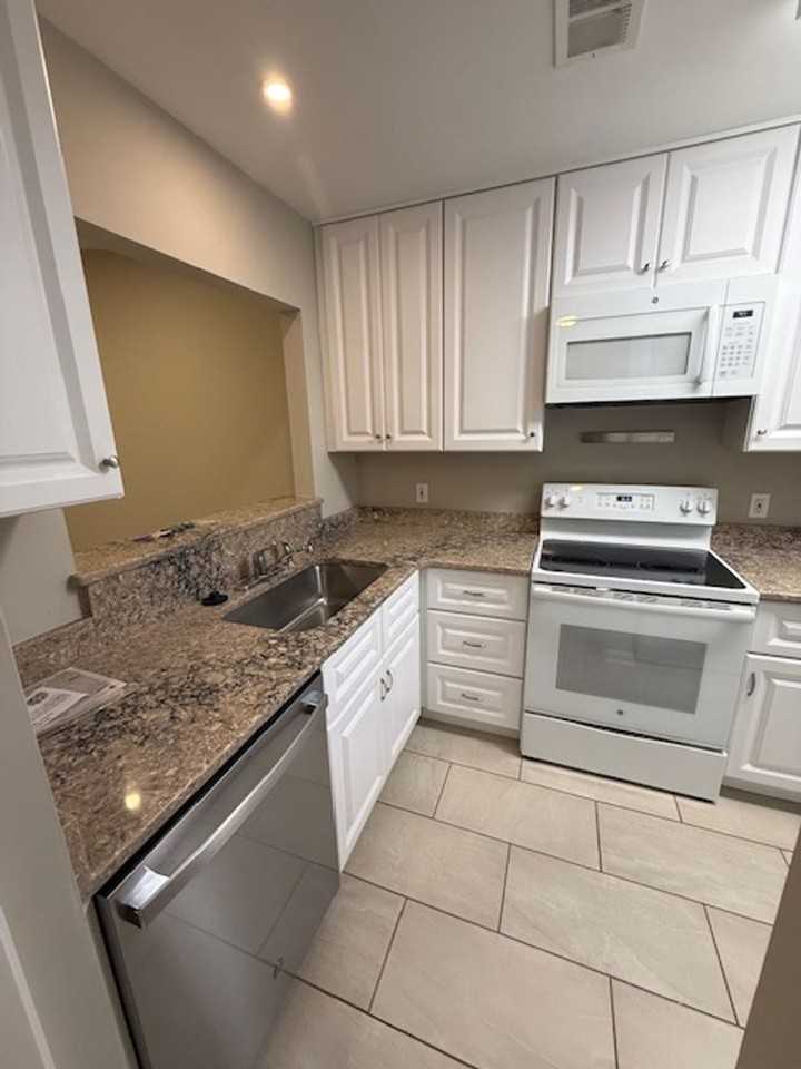 96 Mathews Dr - Photo 3 of 17