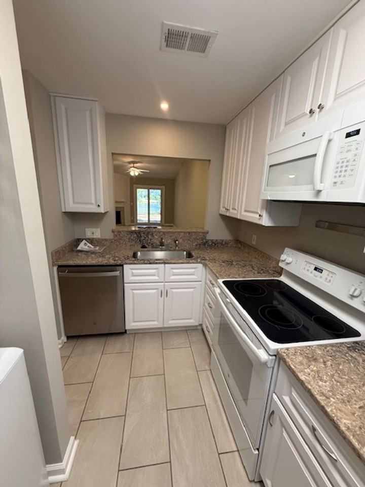 96 Mathews Dr - Photo 5 of 17