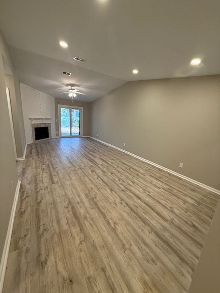 96 Mathews Dr - Photo 6 of 17