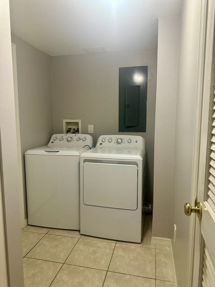 1160 Sharlo Cir - Photo 7 of 11